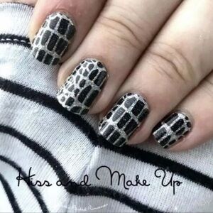 Hiss & Make Up Color Street Nail Polish Strips - RETIRED